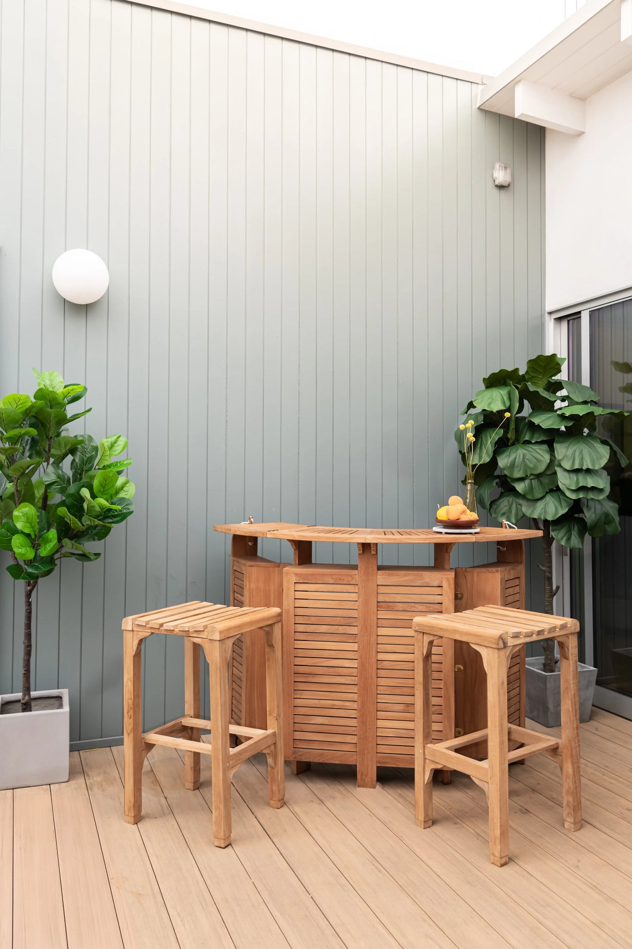 Choosing the Perfect Outdoor Bar Furniture for Your