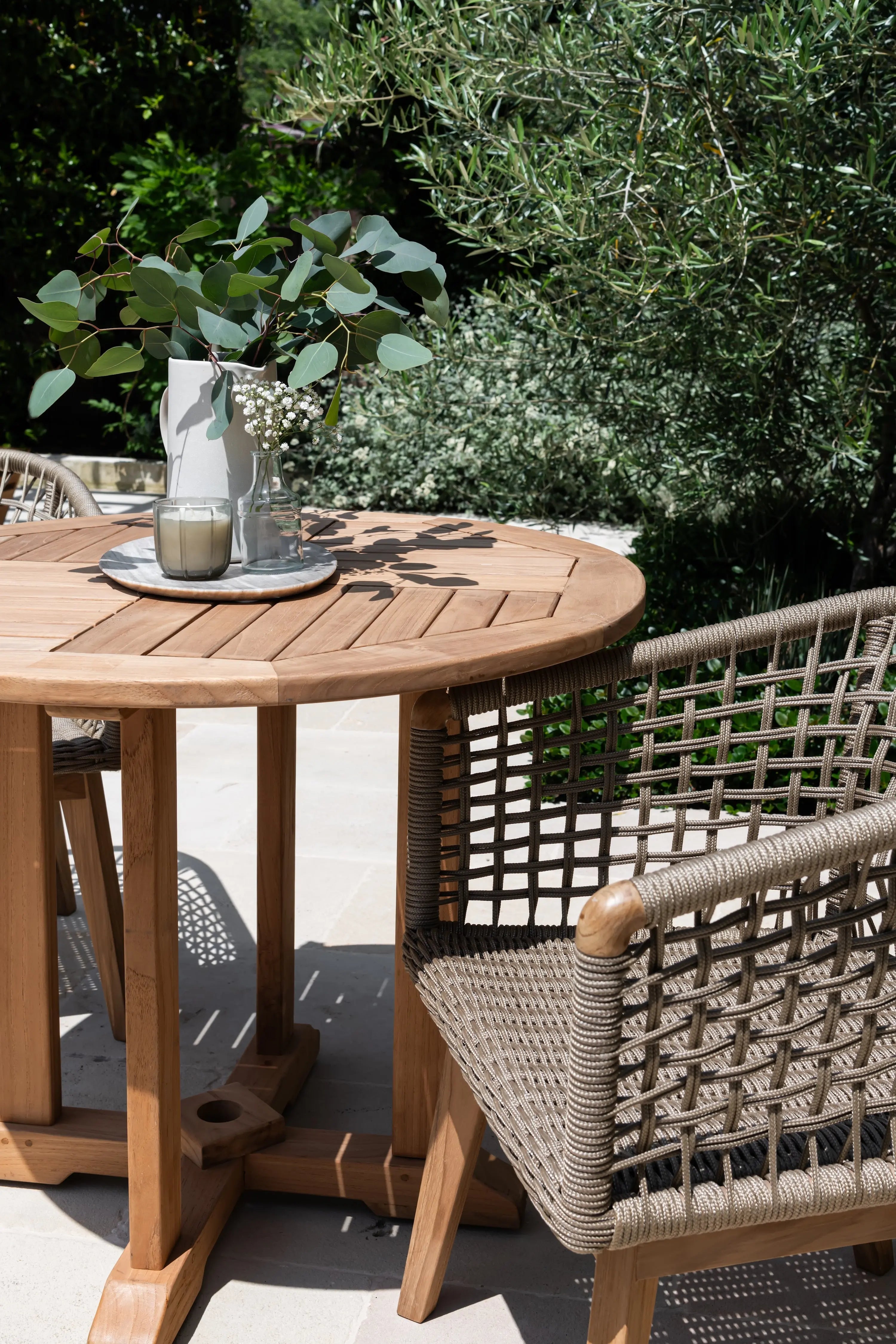 Create Intimate Moments with Stylish Bistro and Café