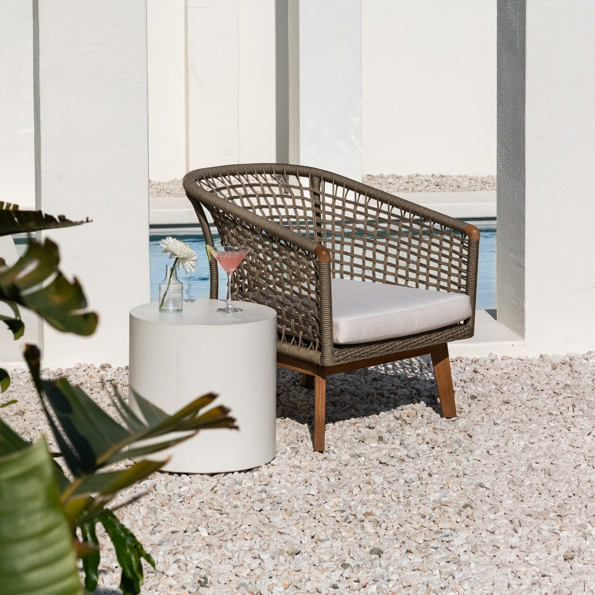 Ravoli Teak and Rope Outdoor Relaxing Chair (Taupe)